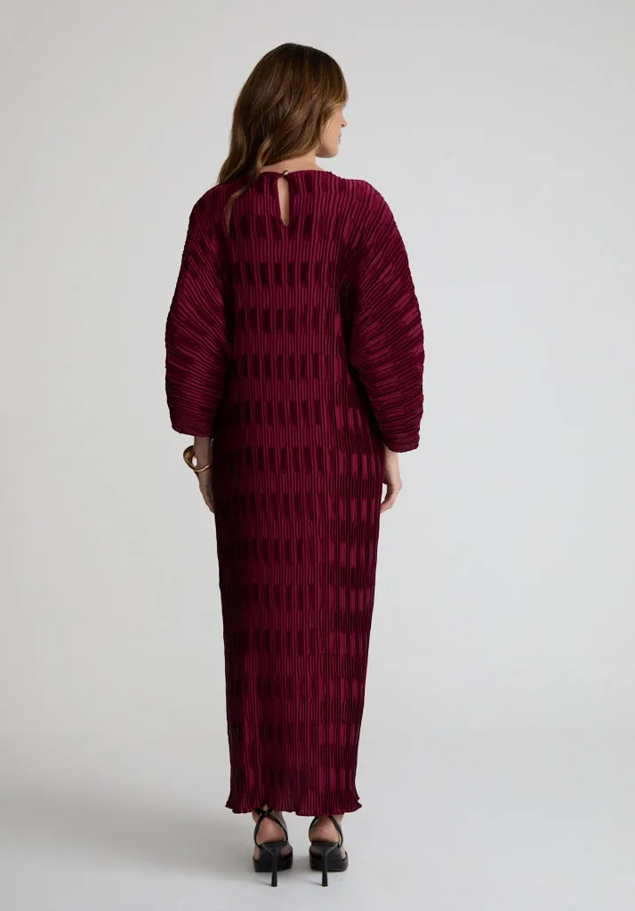 Mae Plisse Maxi Dress In Burgundy